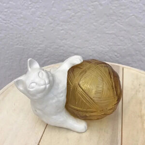 Vintage Avon Cat Playing withTwine